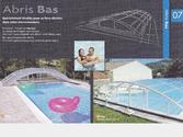 Page intérieure d'un catalogue de 36 pages pour une société d'abris de piscine.