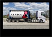 Dans le cadre d'un projet visant à améliorer mes compétences en matière de conception graphique, j'ai créé une société fictive de services pétroliers appelée AEPECO (Aetherium Petroleum Company). La sobriété de cette image de marque reflète les valeurs que l'entreprise doit incarner. Le positionnement des couleurs, en rupture avec les standards du marché, s'avère thématiquement efficace et permet à l'entreprise de se démarquer de la concurrence. Le noir, couleur dominante, symbolise le pétrole, mais aussi la sobriété, la stabilité et le sérieux. Dans l'industrie pétrolière, le rouge cramoisi est une teinte peu commune, mais un choix esthétique pertinent, évoquant les flammes associées à l'extraction du pétrole. Le bleu ciel, couleur emblématique de notre identité visuelle, s'aligne parfaitement avec le rouge, créant une forte synergie visuelle. De plus, ce bleu peut évoquer le ciel, synonyme de notre engagement en faveur de l'innovation et de l'excellence, mais il peut aussi symboliser le gaz naturel, en cas de diversification.